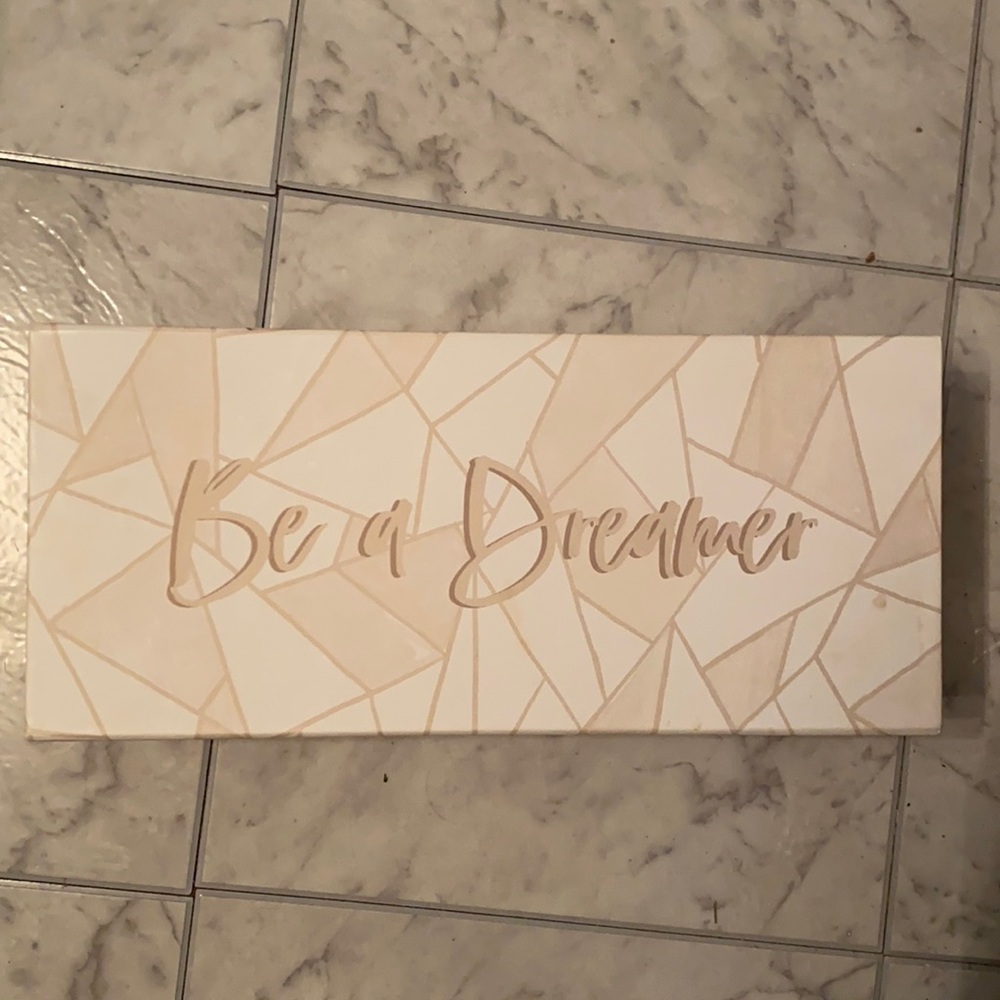 Be a Dreamer magnetic accent box - brand new ⭐️💕⭐️